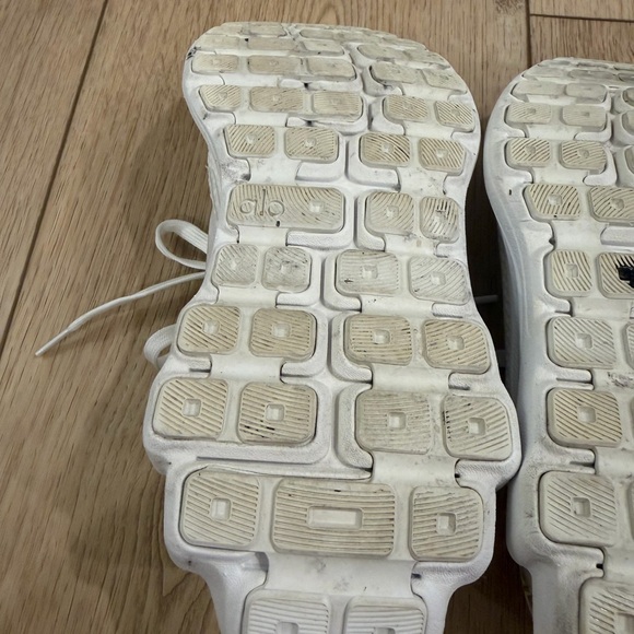 ALO Runner White Sneakers Womens Size 6.5 - Picture 12 of 16